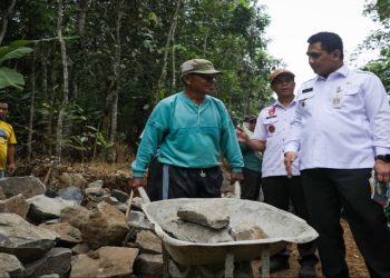 Wakil Gubernur Jawa Tengah Taj Yasin Maimoen meninjau Program TMMD di Desa Bingkeng, Kecamatan Dayeuhluhur, Kabupaten Cilacap, Rabu (15/7/2026). Foto: Ist.