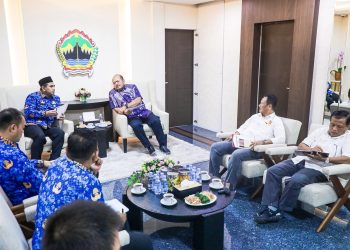 Wakil Gubernur Jawa Tengah, Taj Yasin Maimoen menerima audiensi pengurus KONI Jateng di ruang kerja, Jumat, 17 Juli 2026. Foto: Ist.