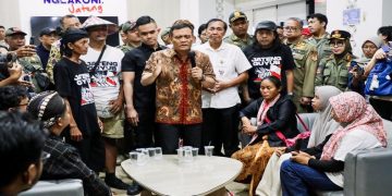 Gubernur Ahmad Luthfi menerima perwakilan masyarakat yang tergabung dalam Jateng Guyub, Jumat (24/7/2026). Foto: Ist.