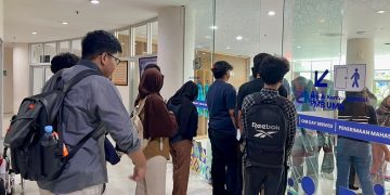 Antrean calon mahasiswa baru UMS yang melakukan registrasi ulang. Foto: Ist.