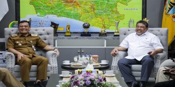 Gubernur Ahmad Luthfi menerima kunjubngan Penasihat Khusus Presiden Bidang Ketenagakerjaan dan Kesejahteraan Buruh, Said Iqbal, di kantornya, Senin 27 Juli 2026. Foto: Ist.