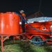 Pemprov Jateng bersama sejumlah stakeholder terus mendistribusikan air bersih ke sejumlah daerah yang terdampak kekeringan. Foto: Ist.
