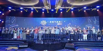 Telkom meraih Lestari Award 2026 pada kategori Talent Management yang diserahkan langsung oleh Menteri Koordinator Bidang Infrastruktur dan Pembangunan Kewilayahan, Agus Harimurti Yudhoyono.  Foto: Ist.