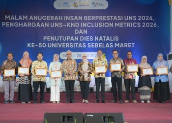UNS menutup rangkaian Dies Natalis ke-50 dengan menggelar Anugerah Insan Berprestasi UNS 2026 serta Penganugerahan UNS–Komisi Nasional Disabilitas (KND) Inclusion Metrics 2026. Foto: Ist.