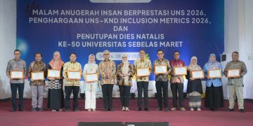 UNS menutup rangkaian Dies Natalis ke-50 dengan menggelar Anugerah Insan Berprestasi UNS 2026 serta Penganugerahan UNS–Komisi Nasional Disabilitas (KND) Inclusion Metrics 2026. Foto: Ist.