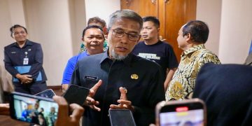Sekda Jateng Sumarno memberikan keterangan pers usai Rapat Paripurna DPRD Jawa Tengah di Gedung Berlian, Semarang, Kamis (30/7/2026). Foto: Ist.