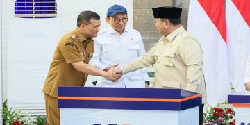 Gubernur Ahmad Luthfi mendampingi Presiden Prabowo Subianto meresmikan revitalisasi Stasiun Semarang Tawang, Kamis 30 Juli 2026. Foto: Ist.