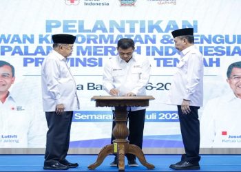 Ketua Umum PMI Jusuf Kalla bersama Gubernur Ahmad Luthfi saat pelantikan pelantikan kepengurusan PMI Provinsi Jawa Tengah masa bakti 2026–2031, Jumat, 31 Juli 2026. Foto: Ist.