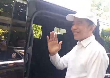 Mantan Presiden Jokowi memberikan keterangan pers di Kota Solo, Selasa (7/7/2026). Foto: Indospektrum.com