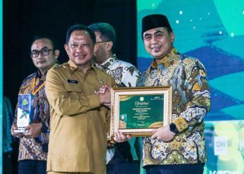 Wakil Gubernur Jawa Tengah, Taj Yasin Maimoen, yang mewakili Gubernur Ahmad Luthfi pada malam penganugerahan yang diselenggarakan Komite Nasional Ekonomi dan Keuangan Syariah (KNEKS) di Auditorium Bank Mega, Jakarta, Senin (6/7/2026). Foto : Ist.