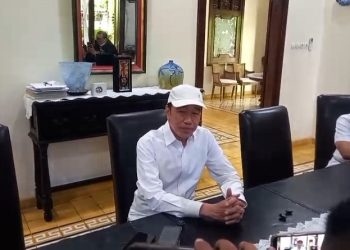 Mantan Presiden Jokowi memberikan keterangan pers di Kota Solo, Rabu (12/8/2026). Foto: Indospektrum.com
