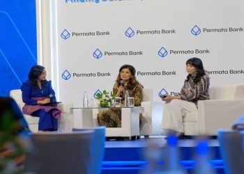 Kiri-kanan: Moderator; Dr. Aviliani, Ekonom Senior INDEF; dan Krizia Maulana, CAIA, Associate Director, Head of Investment Specialist, Eastspring Investments Indonesia dalam sesi sharing Permata Bank Wealth Wisdom di Kota Semarang. Foto: Ist.