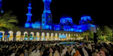 Ribuan jemaah memadati acara Solo Bersholawat 2026 di Masjid Raya Sheikh Zayed Solo pada 7 Agustus 2026. Foto: Ist.