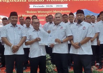 Perkumpulan Pengusaha Bakso Wonogiri Mendunia resmi mengukuhkan  kepengurusan di Pendopo Rumah Dinas Bupati Wonogiri, Jumat malam (31/7/2026). Foto: Ist.