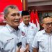 Bupati Wonogiri, Setyo Sukarno (tengah) didampingi KPH Prof Dr Katno Hadi SE, MM, MH (kanan) usai acara pengukuhan pengurus Pengusaha Bakso Wonogiri Mendunia di Pendopo Kabupaten Wonogiri, Jumat malam (31/7/2026). Foto: Ist.