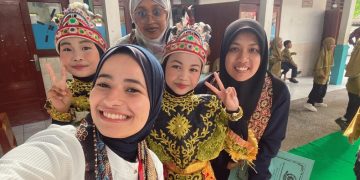 Para pemelajar BIPA UMS mengikuti Imersi Bahasa dan Budaya di Kecamatan Bayat, Kabupaten Klaten. Foto: Ist.