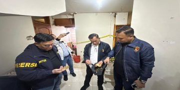 Dittipideksus Bareskrim Polri saat menggeledah lokasi terkait kasus dugaan perdagangan emas ilegal yang melibatkan para petinggi PT SPEM.  Foto: Ist.