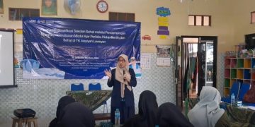 Tim P2M PG-PAUD FKIP UMS menggelar kegiatan pengabdian masyarakat di KB-TK Aisyiyah Program Unggulan Karangasem, Laweyan, Solo. Foto: Ist.