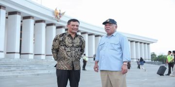 Gubernur Jawa Tengah, Ahmad Luthfi saat berbincang dengan Kepala Otorita IKN Basuki Hadimuljono. Foto: Ist.