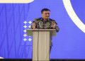 Gubernur Ahmad Luthfi menerima penghargaan Special Achievement Award dalam ajang Radar Kudus Award 2026, Jumat, 7 Agustus 2026. Foto: Ist.