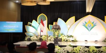 Rektor UMS, Prof. Dr. Harun Joko Prayitno, M.Hum memberikan sambutan pada Penutupan Muktamar ke-15 NA, Sabtu (8/8/2026). Foto: Ist.