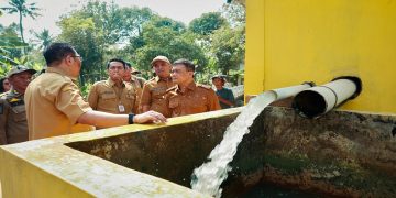 Gubernur Jateng, Ahmad Luthfi meninjau penerapan PATS di Desa Tengengwetan, Kecamatan Siwalan, Kabupaten Pekalongan, Senin, 10 Agustus 2026. Foto: Ist.