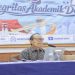 Prof. Dr. Absori, S.H., M.Hum., selaku Ketua Senat sekaligus Guru Besar Fakultas Hukum dan Ilmu Politik memberikan pemaparan terkait dengan integritas dosen. Foto: Ist.
