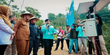 Gubernur Ahmad Luthfi meninjau program Revola Jateng Optimis di Desa Susukan, Kecamatan Wanayasa, Kabupaten Banjarnegara, Senin, 10 Agustus 2026. Foto: Ist.