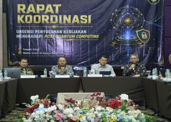 Kemenko Polkam, BSSN, Telkom, serta perwakilan kementerian, lembaga, industri, akademisi, dan komunitas keamanan siber memperkuat kolaborasi nasional melalui Rapat Koordinasi Urgensi Penyusunan Kebijakan Menghadapi Post-Quantum Computing (PQC), Kamis (6/8/2026). Foto: Ist.