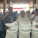 Perum BULOG Kantor Cabang Surakarta menyalurkan perdana bantuan pangan beras di Kelurahan Gajahan, Kecamatan Colomadu, Kabupaten Karanganyar. Foto: Ist.