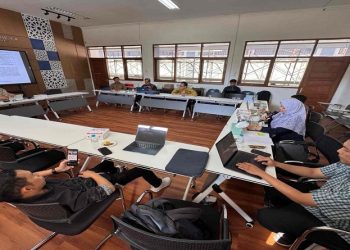 Program PTI UMS melakukan revitalisasi dan finalisasi kurikulum dengan melibatkan pakar nasional dan internasional. Foto: Ist.