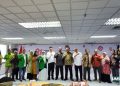 Delegasi IBTI dan DRKUI UMS saat diterima langsung oleh Konsul Jenderal Republik Indonesia (KJRI) Kuching. Foto: Ist.