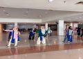 Sejumlah penari pembawakan Tari Gambyong di Bandara Adi Soemarmo Solo, Minggu (16/8/2026). Foto: Ist.