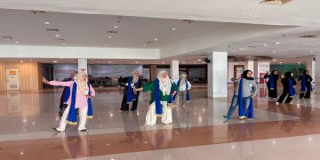Sejumlah penari pembawakan Tari Gambyong di Bandara Adi Soemarmo Solo, Minggu (16/8/2026). Foto: Ist.