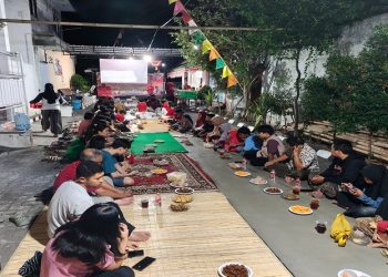 Warga RT 05 RW 05, Perum Gedangan Sektor 9, sangat antusias mengelar Tirakatan 17 an Agustusan. Foto: Ist.