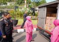 Kapolda Jateng, Irjen Pol Ribut Hari Wibowo mengecek bantuan kemanusiaan sebelum dikirim ke lokasi bencana di NTT, Senin (17/8/2026). Foto: Ist.