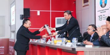 Andhica Harfie Herawan meraih gelar Doktor melalui Ujian Terbuka Promosi Doktor Program Studi S3 Ilmu Keolahragaan Fakultas Keolahragaan UNS. Foto: Ist.