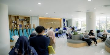 Calon mahasiswa memadati ruang admisi PMB UMS. Foto: Ist.