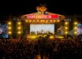Penyanyi dan komedian Raim Laode meriahkan Semar Night Festival 2026 di Halaman Gedung dr. Prakosa UNS, Sabtu (22/8/2026). Foto: Ist.