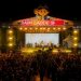 Penyanyi dan komedian Raim Laode meriahkan Semar Night Festival 2026 di Halaman Gedung dr. Prakosa UNS, Sabtu (22/8/2026). Foto: Ist.