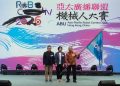 Wakil Rektor 1 UMS, Ihwan Susila menerima bendera estafet ABU Robocon 2027 mewakili Indonesia. Foto: Ist.