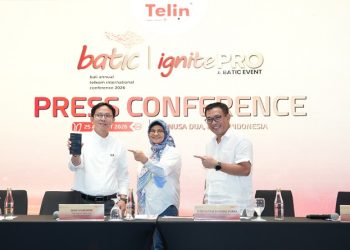 (kiri ke kanan) Chief Executive Officer Telin Abdul Rahman Ansyori, Direktur Utama Telkom Dian Siswarini dan Direktur Wholesale & International Service Telkom Budi Satria Dharma Purba saat konferensi pers BATIC 2026 di Nusa Dua, Bali, Selasa (25/8/2026). Foto: Ist.