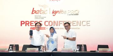 (kiri ke kanan) Chief Executive Officer Telin Abdul Rahman Ansyori, Direktur Utama Telkom Dian Siswarini dan Direktur Wholesale & International Service Telkom Budi Satria Dharma Purba saat konferensi pers BATIC 2026 di Nusa Dua, Bali, Selasa (25/8/2026). Foto: Ist.