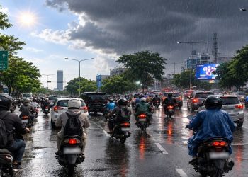Ilustrasi - Pengendara sepeda motor wajib melakukan antisipasi potensi bahaya sebagai dampak dari cuaca tak menentu. Foto: Ist.