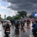 Ilustrasi - Pengendara sepeda motor wajib melakukan antisipasi potensi bahaya sebagai dampak dari cuaca tak menentu. Foto: Ist.
