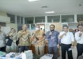 Jajaran BPH UMS, Rektorat, serta pimpinan fakultas dan dosen BIM University berfoto bersama usai penyerahan SK penugasan, Senin (31/8/2026). Foto: Ist.