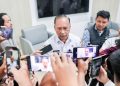 Pelaksana Harian Kepala Dinas Sosial Jawa Tengah, Isriadi Widodo mewakili Gubernur Ahmad Luthfi dan Wagub Taj Yasin memberikan keterangan pers. Foto : Ist.