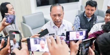 Pelaksana Harian Kepala Dinas Sosial Jawa Tengah, Isriadi Widodo mewakili Gubernur Ahmad Luthfi dan Wagub Taj Yasin memberikan keterangan pers. Foto : Ist.
