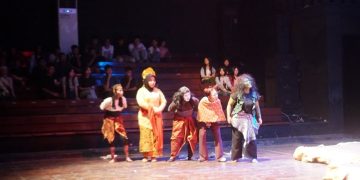 Teater Lintang SMA Negeri 8 Surakarta menggelar pementasan di TBJT, Jumat malam, 25 September 2026. Foto: Ist.