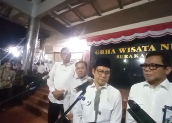 Menteri Koordinator Bidang Pemberdayaan Masyarakat A. Muhaimin Iskandar memberikan keterangan pers usai Rakorda Optimalisasi Pengentasan Kemiskinan dan Penghapusan Kemiskinan Ekstrem di Solo, Jawa Tengah, Jumat (04/09/2026). Foto: Indospektrum.com